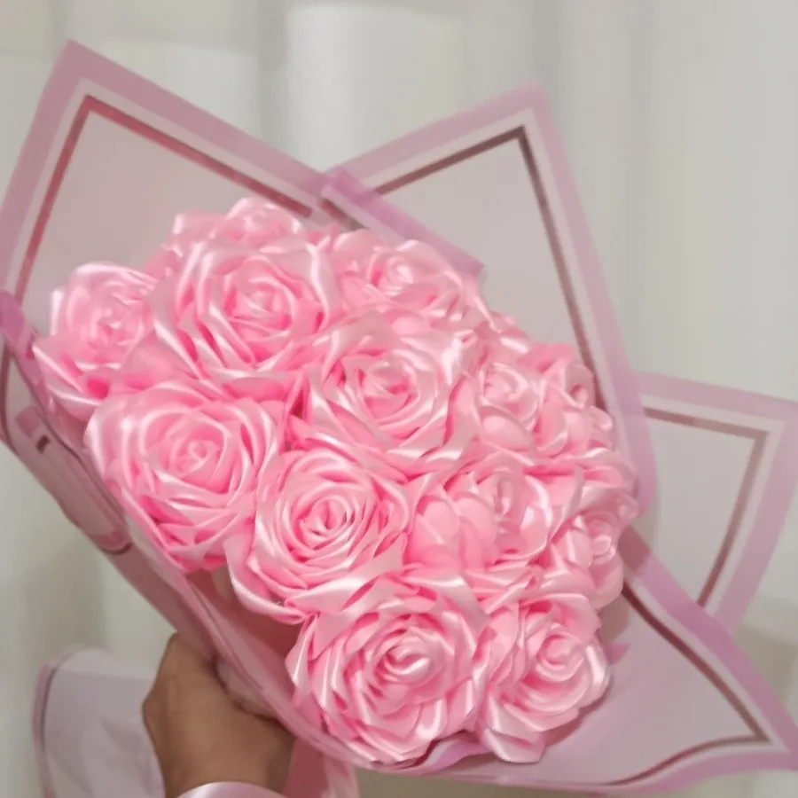 گل رز روبانی