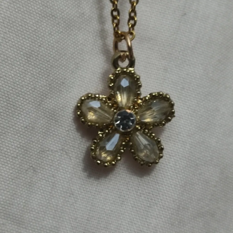 گردنبند گل بسیار زیبا