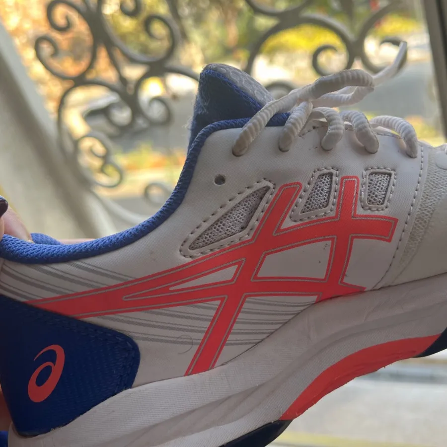 کفش تنیس برند asics