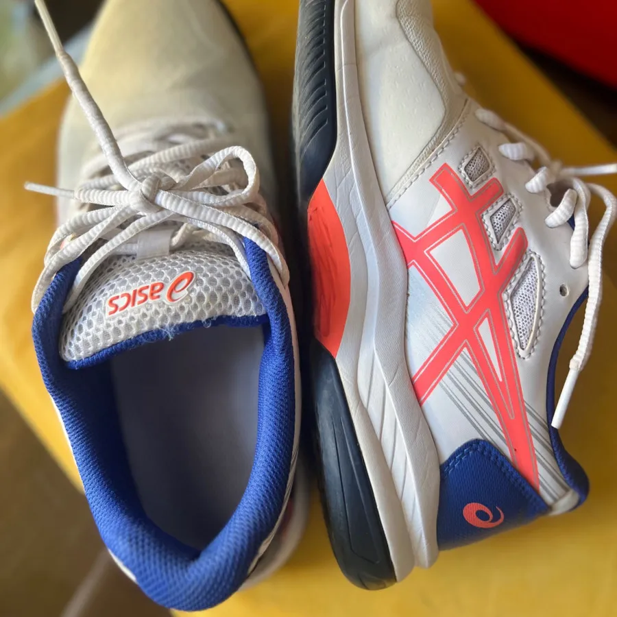 کفش تنیس برند asics