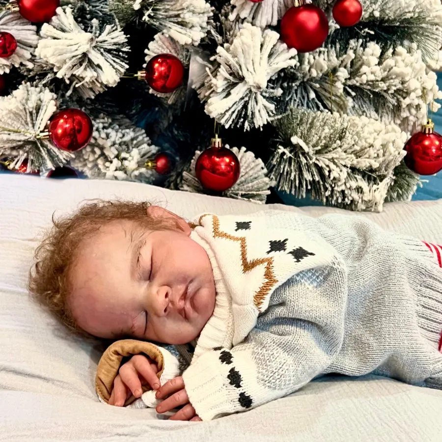 نوزاد دستساز August