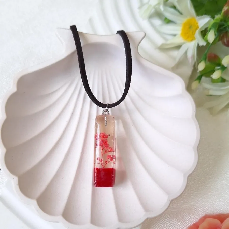 گردنبند رزینی مستطیل گل