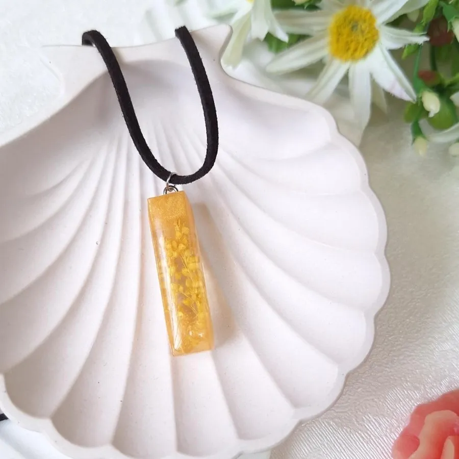 گوشواره رزینی گل زرد