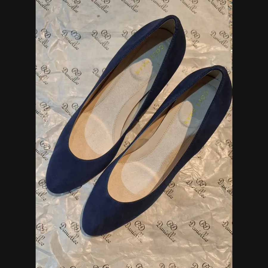 کفش سرمه ای