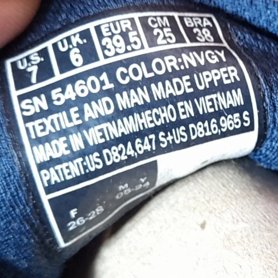 کفش پیاده روی اسکچرز اصل