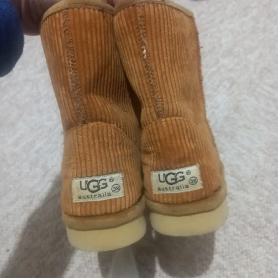 UGG