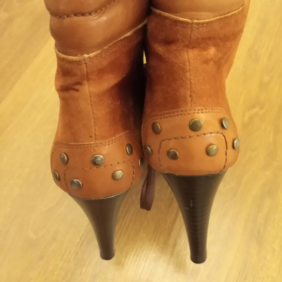 بوت پاشنه بلند