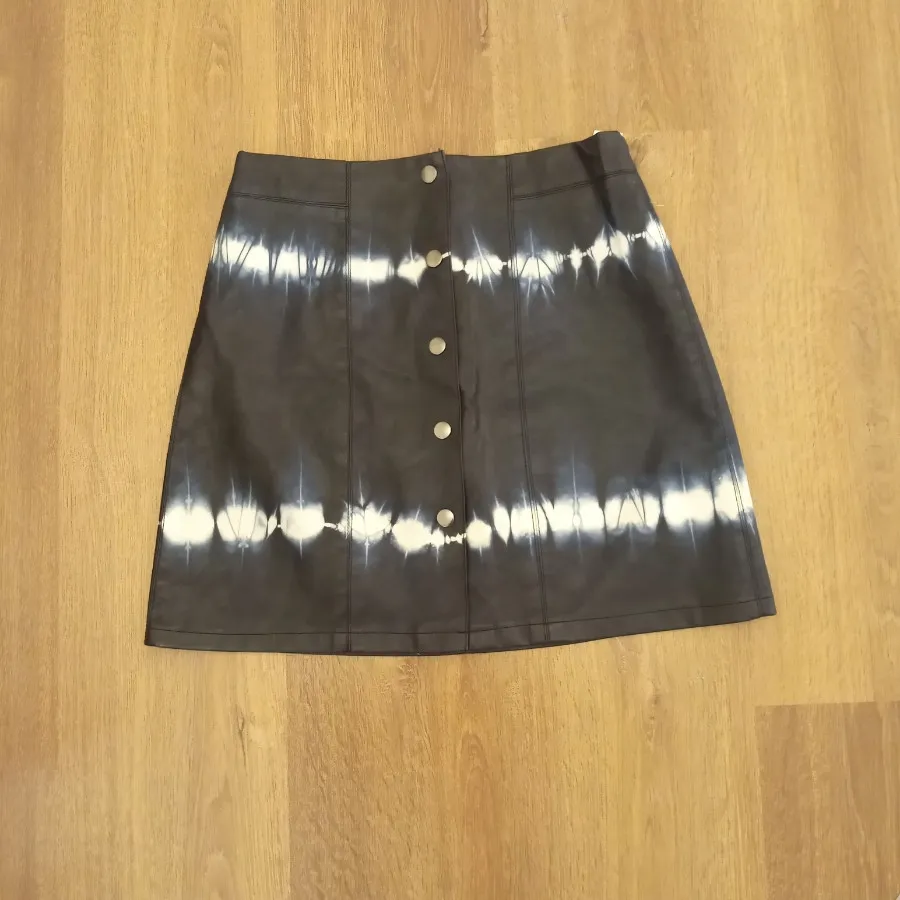 دامن کوناه زارا چرم