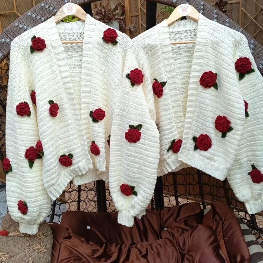 سویشرت گل برجسته