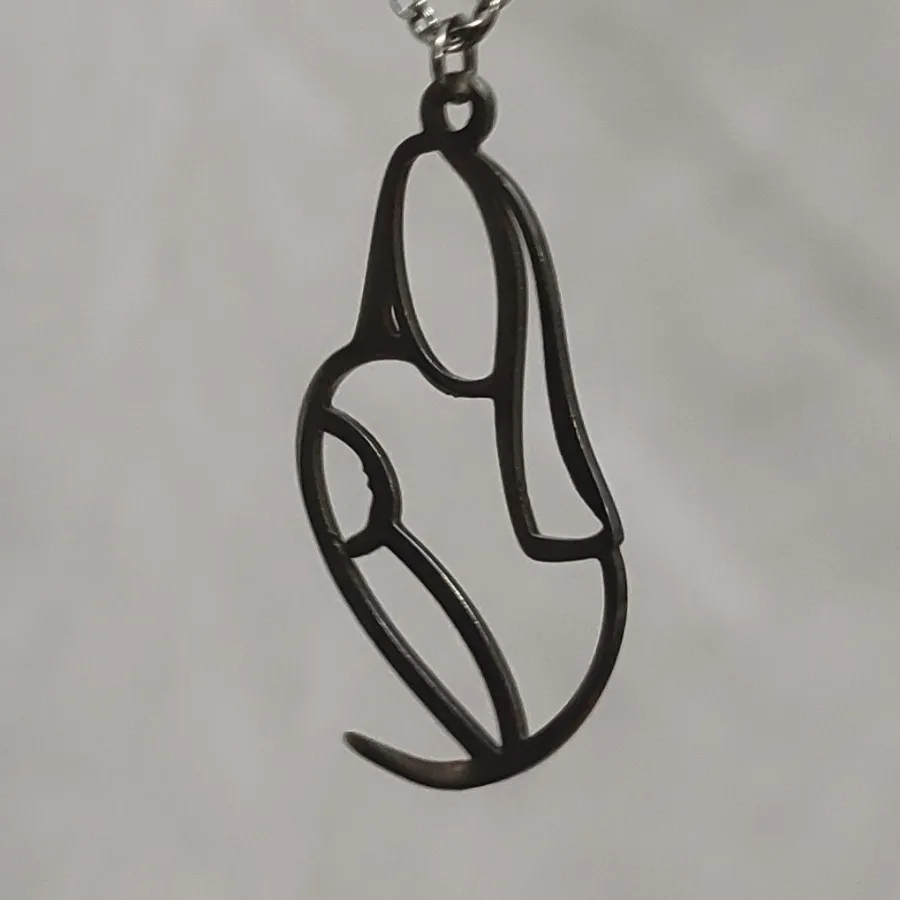 گ دنبند در آغوش مادر