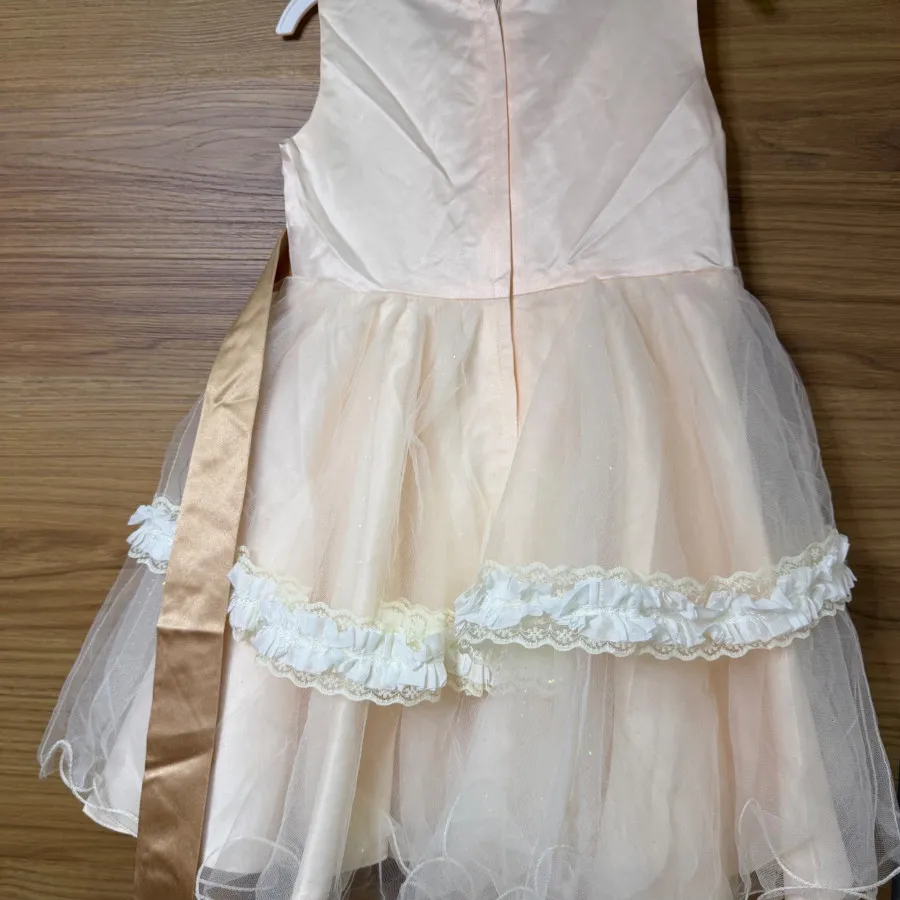 پیراهن دخترانه