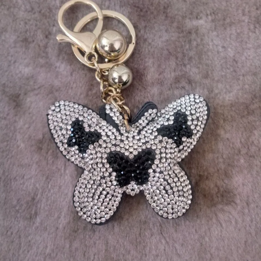 جاسوییچی چرم پر نگین