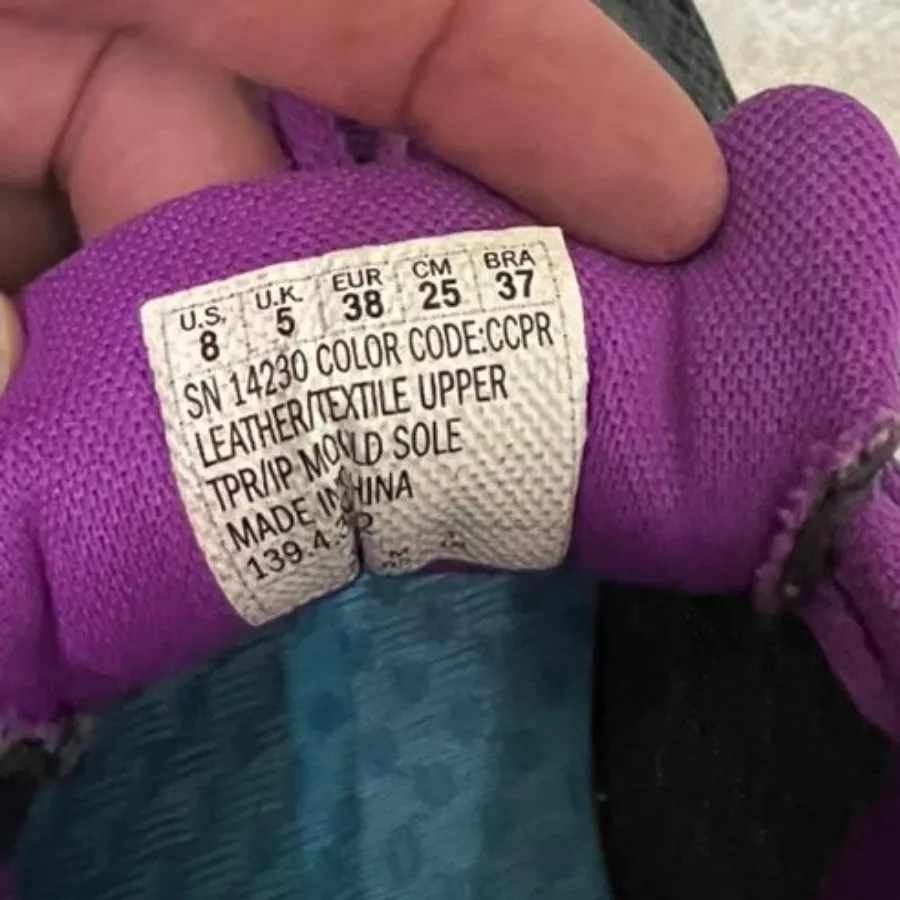 کتانی اسکیچرز