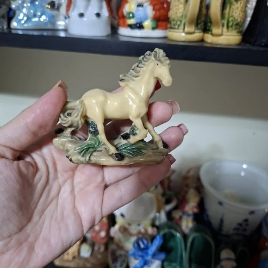 مجسمه ی اسب