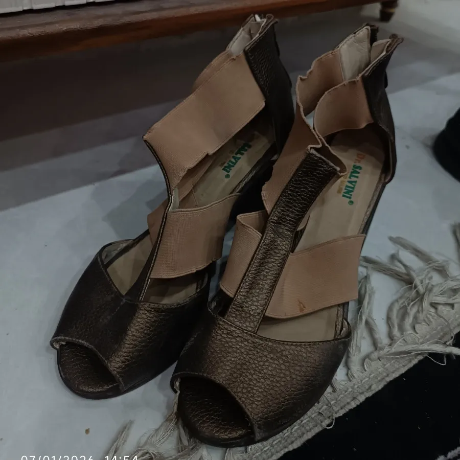 کفش پاشنه بلند