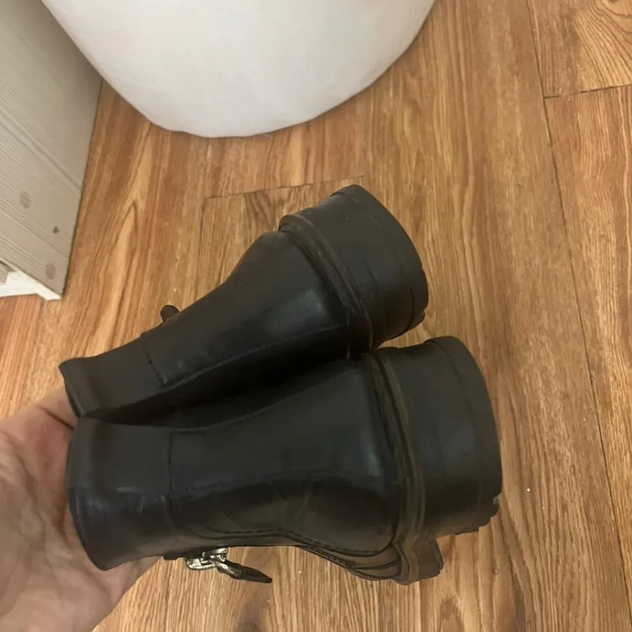 نیم بوت چرم