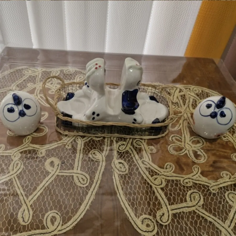 نمکدان و جا دستمال کاغذی