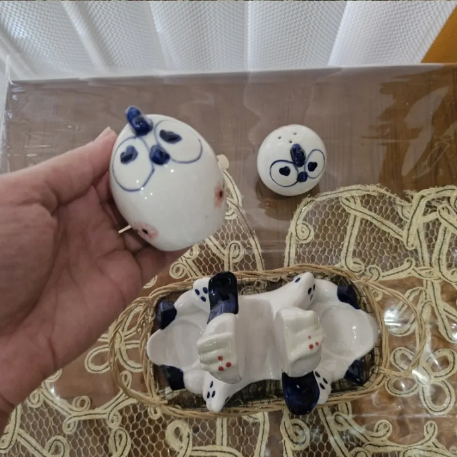 نمکدان و جا دستمال کاغذی