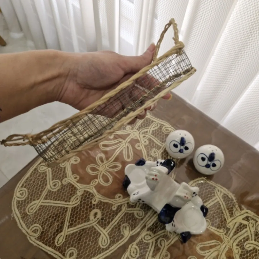 نمکدان و جا دستمال کاغذی