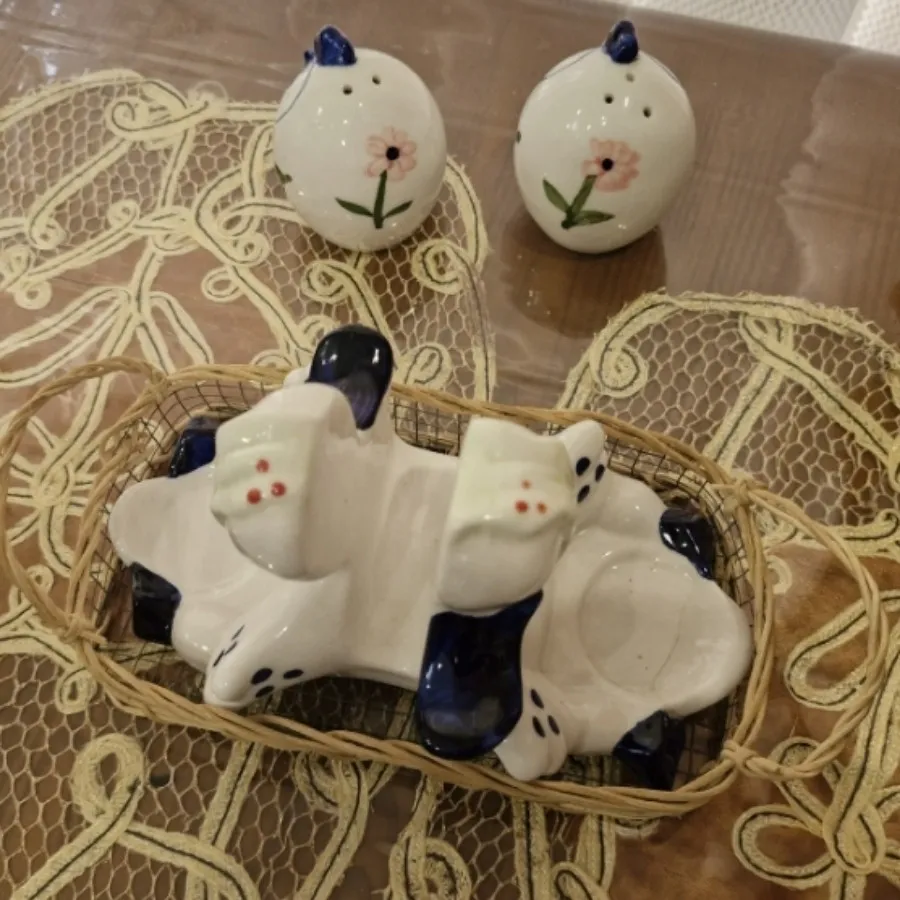 نمکدان و جا دستمال کاغذی