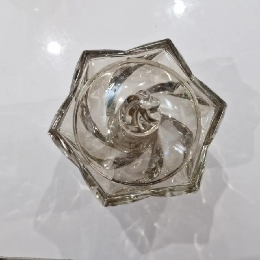 شکلات خوری و شیرینی خوری