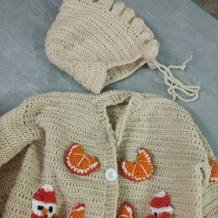 سویشرت پرتقال و آدم برفی