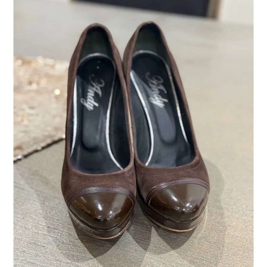 کفش پاشنه دار قهوه ای