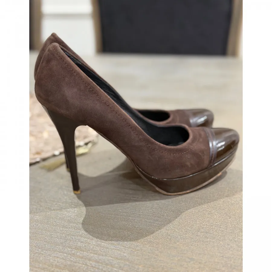 کفش پاشنه دار قهوه ای