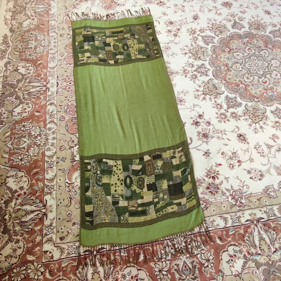 شال ضخیم و پاییزه