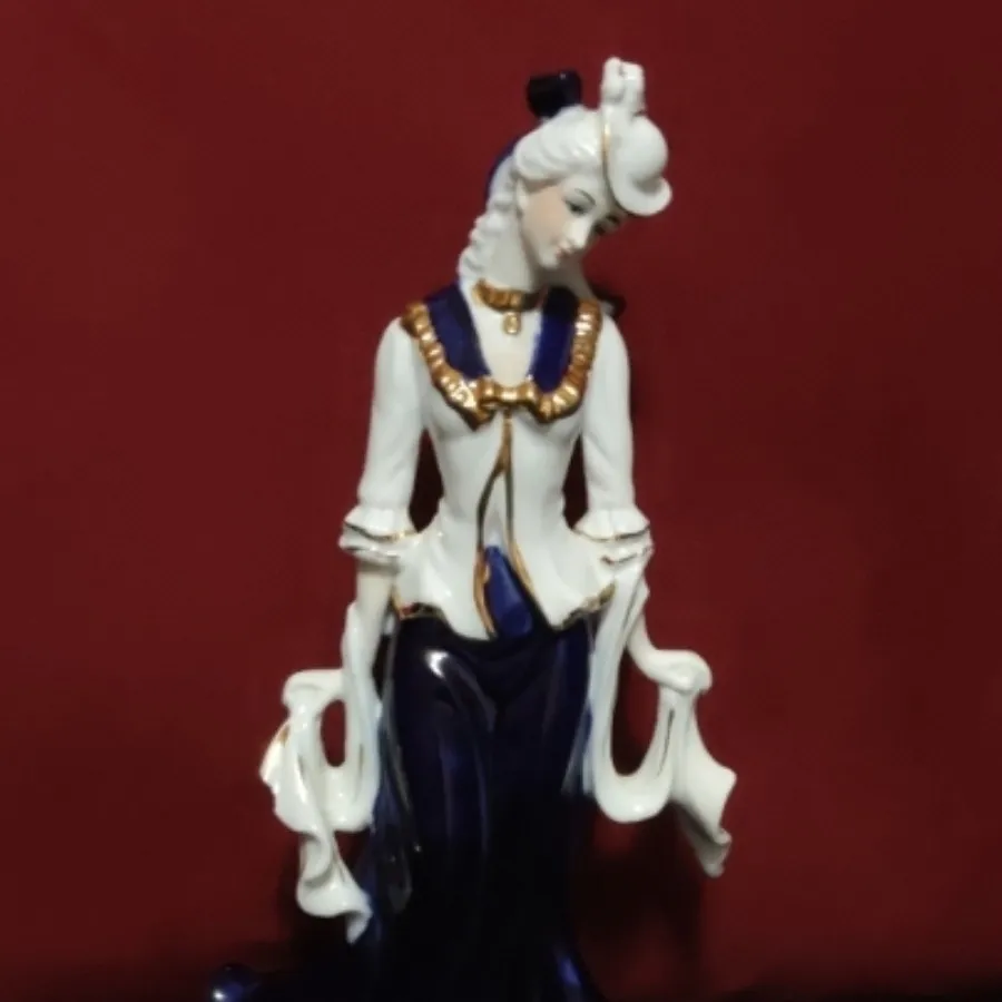 مجسمه زن فرانسوی