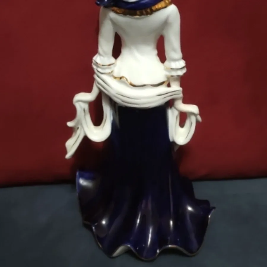 مجسمه زن فرانسوی