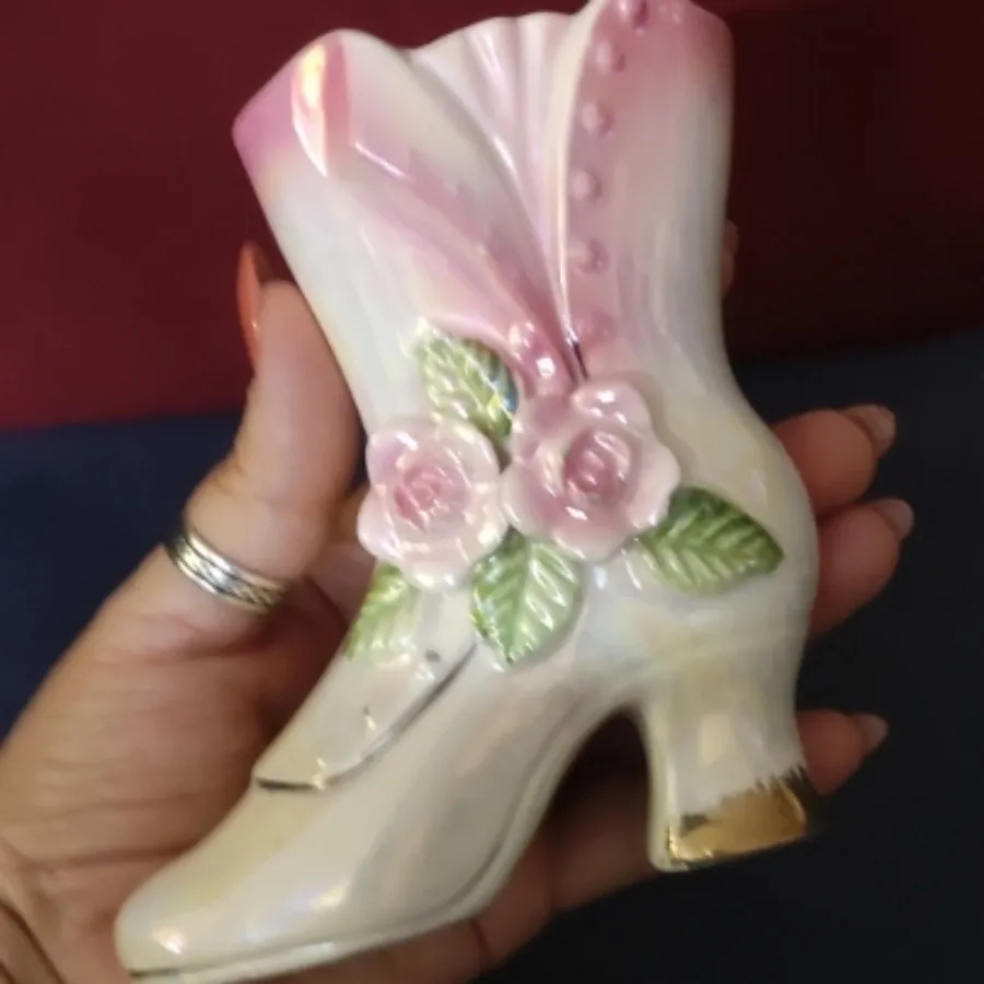 دکوری مجسمه کفش و چکمه