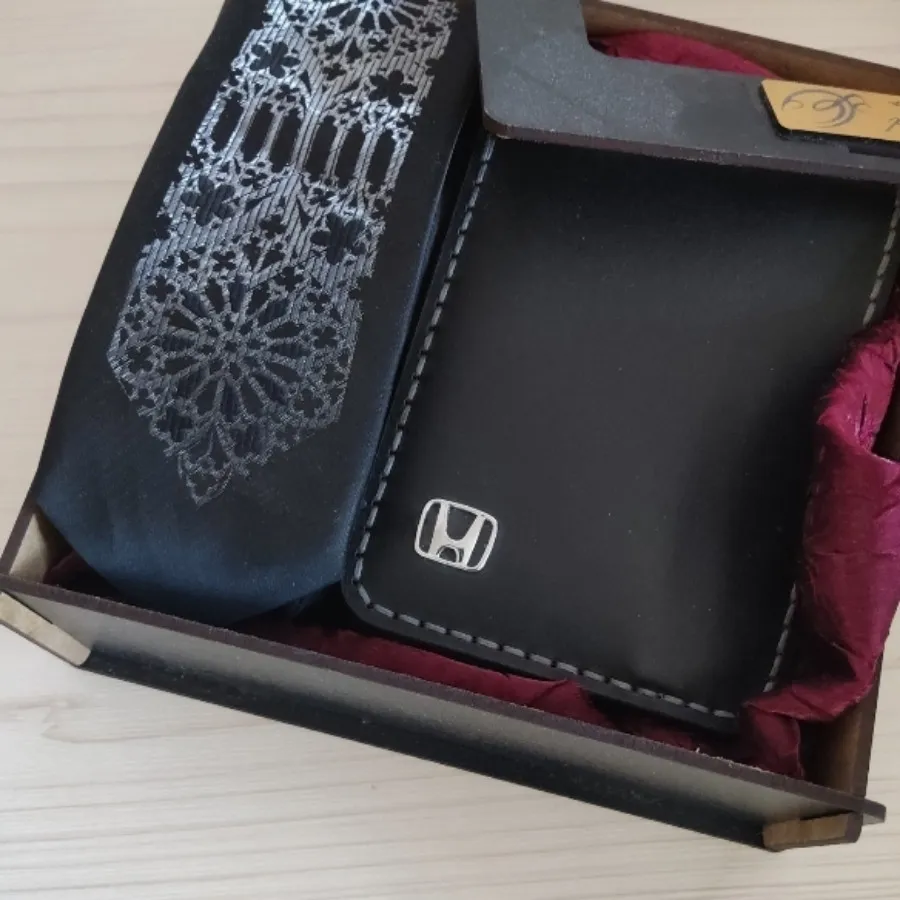 کیف و کراوات مردانه