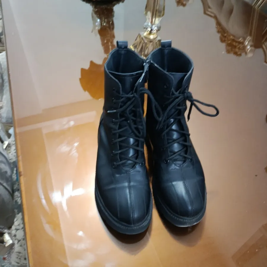 نیم بوت کاملا سالم ونو