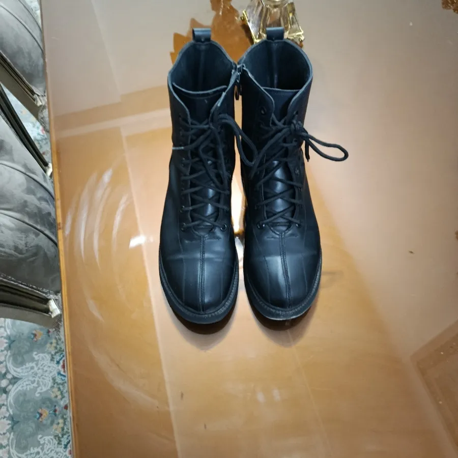 نیم بوت کاملا سالم ونو