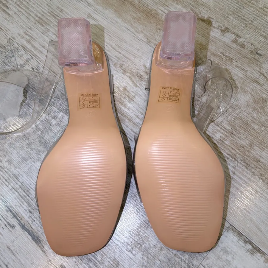 کفش مجلسی شیشه ای