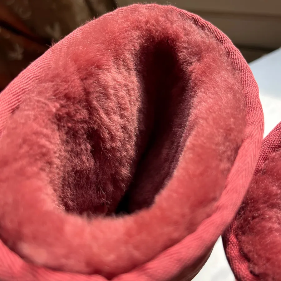 بوت آگ UGG زرشکی