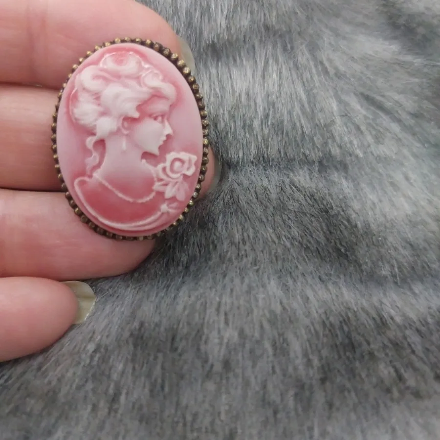 سنجاق سینه/ گل سینه