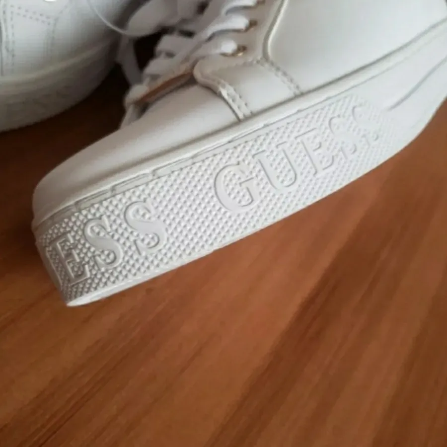 کفش اورجینال Guess