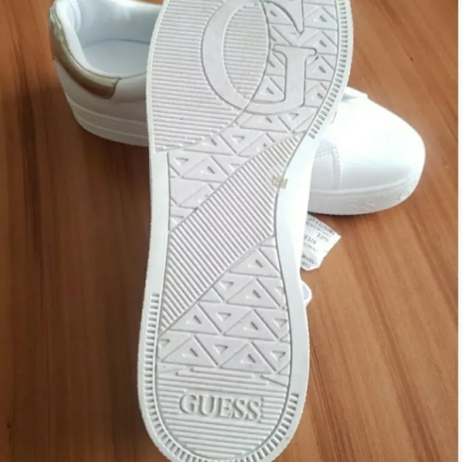 کفش اورجینال Guess