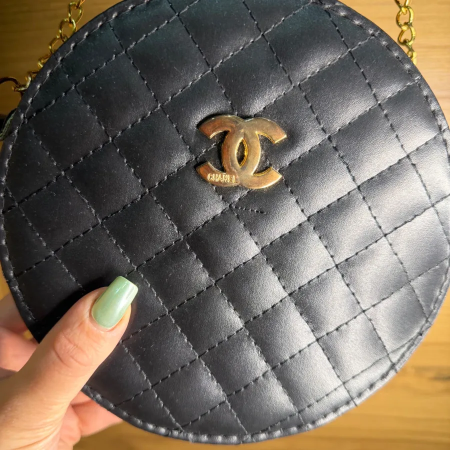 کیف مشکی گرد