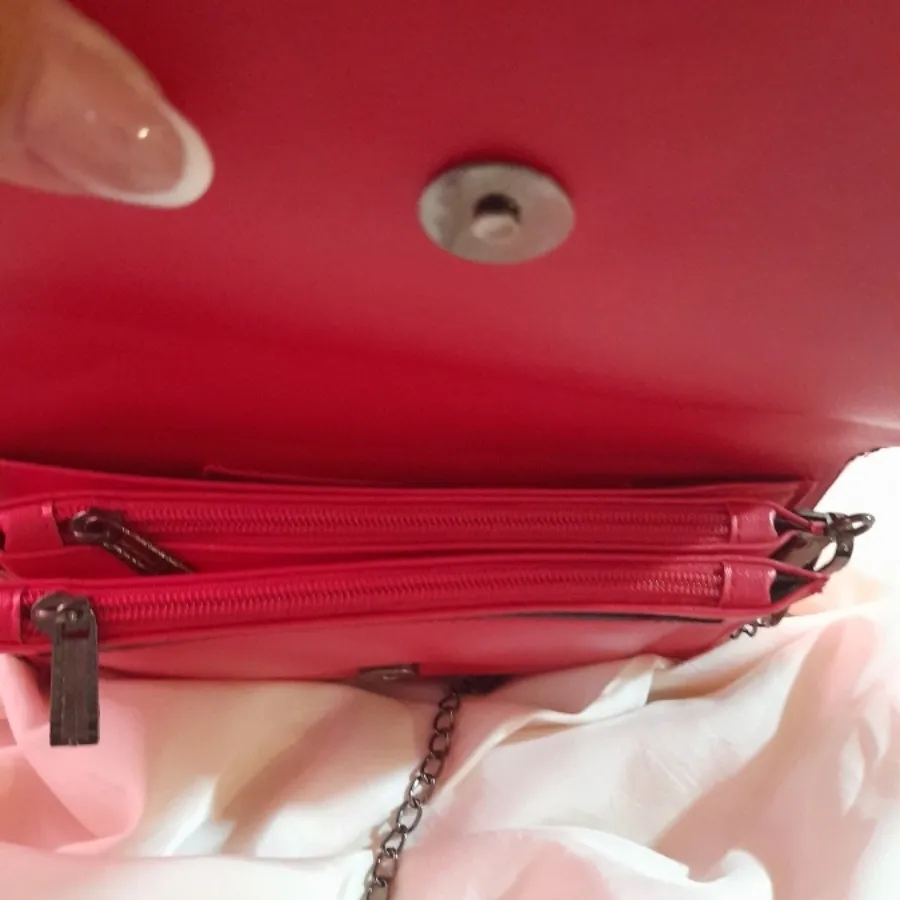 کیف قرمز مجلسی