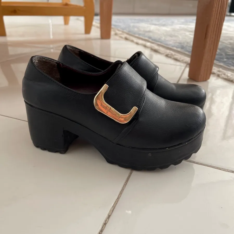 کفش کالج پاشنه دار