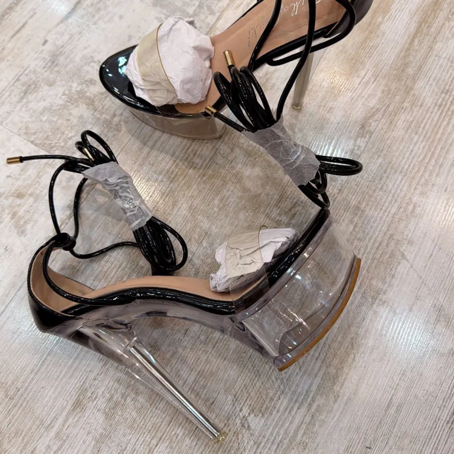 کفش پلتفرم شیشه ای