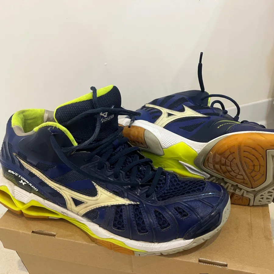 کفش والیبال بسکتبال