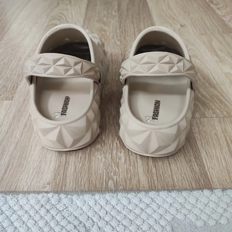 کراکس پروانه