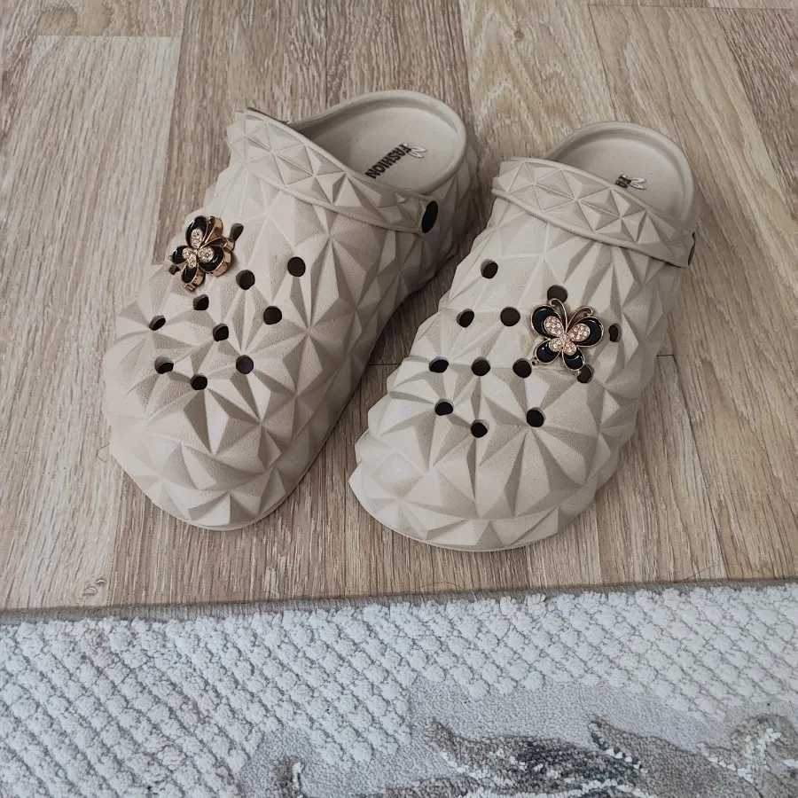 کراکس پروانه