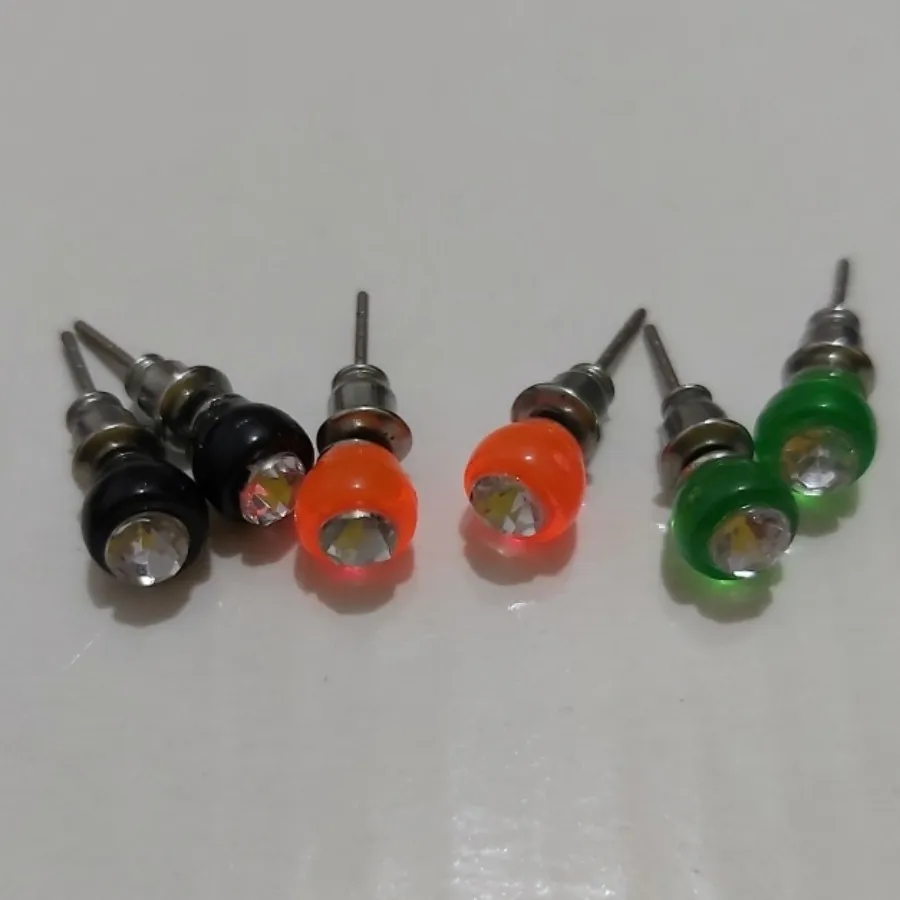 گوشواره نگینی