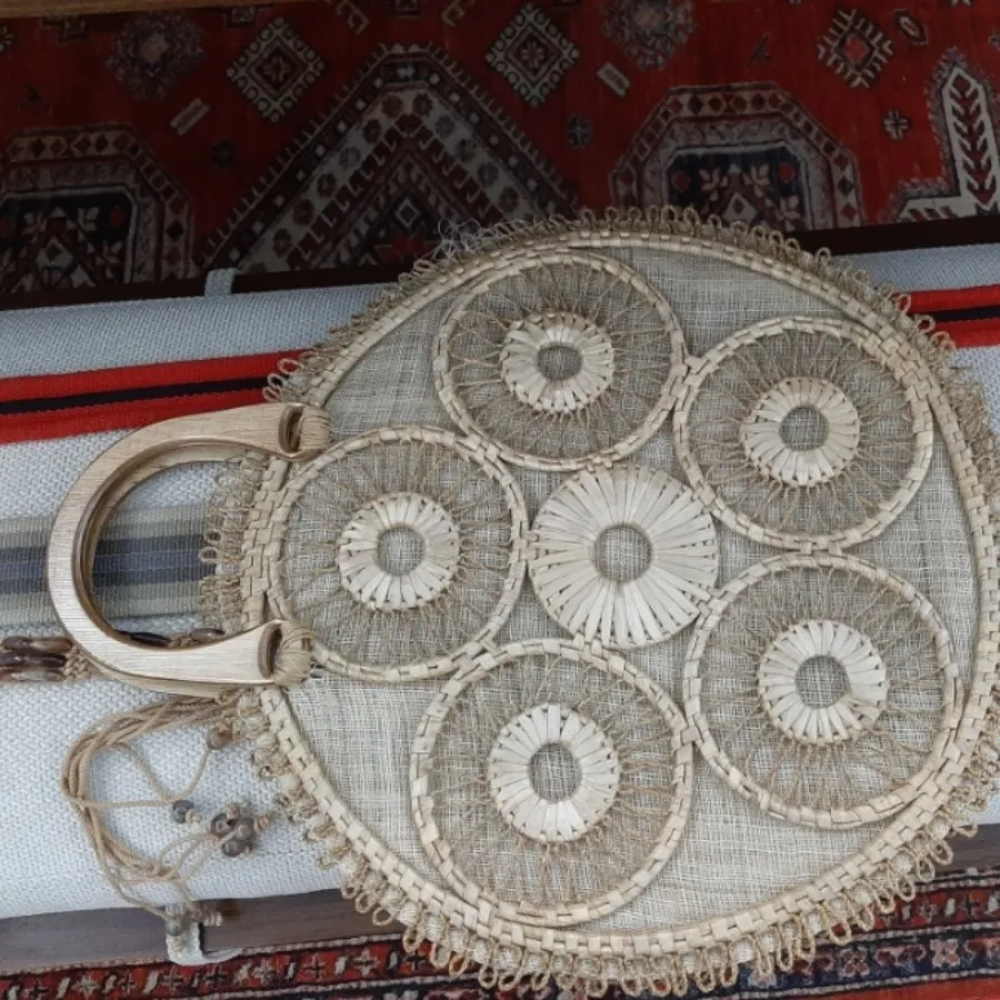 کیف مشکی وکیف کنفی