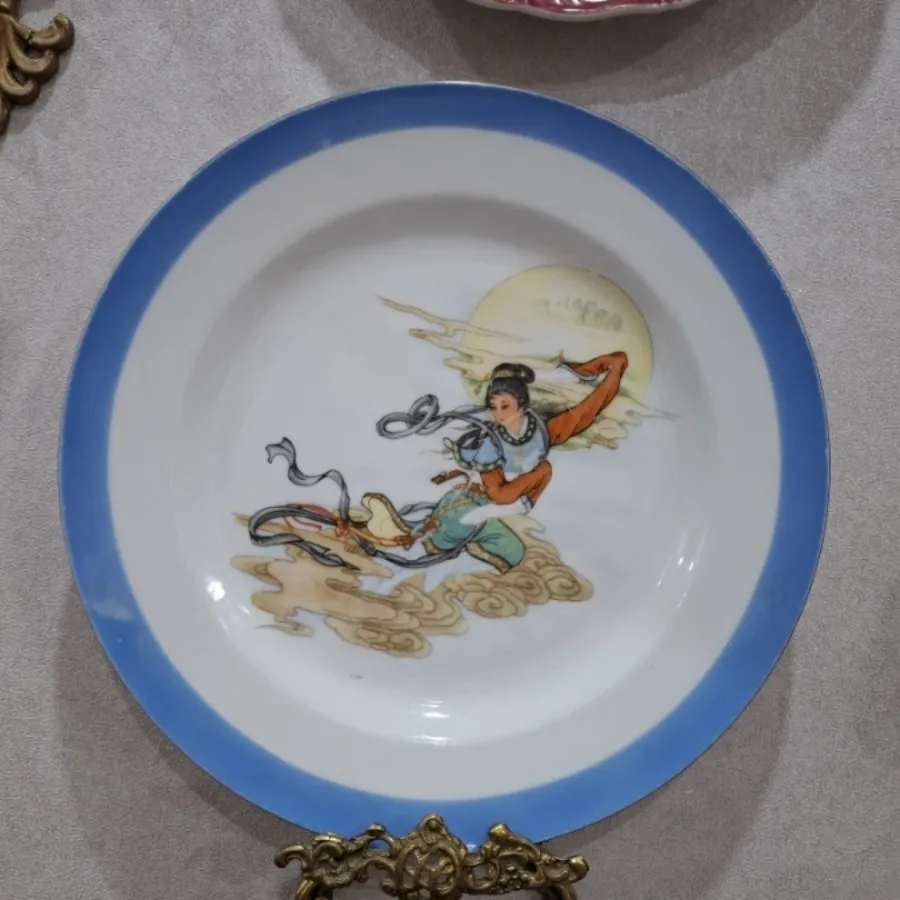 دیوار کوب بزرگ